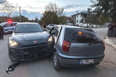 BOLU’DA CİP İLE OTOMOBİL ÇARPIŞTI: 4 YARALI