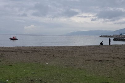 MUDANYA'DA SAHİLE VURAN CESEDİN KİMLİĞİ TESPİT EDİLEMEDİ