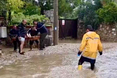 YAĞMUR YAĞDI BODRUM'DA EV VE İŞ YERLERİNİ SU BASTI