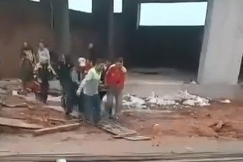 BURSA'DA İNŞAATIN İKİNCİ KATINDAN DÜŞEN İŞÇİ YARALANDI